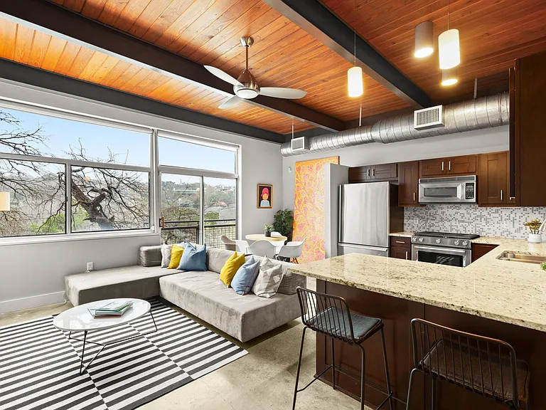 2205 N Lamar Blvd #114 — Photo 8
