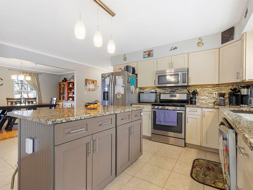 11394 Bayberry Dr, Roscoe, IL 61073 Zillow