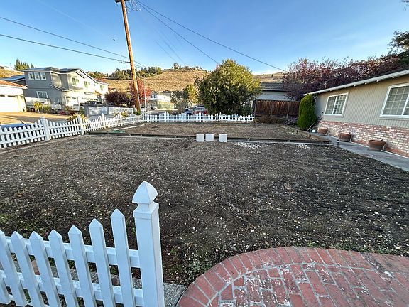 3rd image of 3718 Rosemar Ave