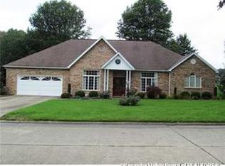 65 Willowood Cir, Hurricane, WV 25526