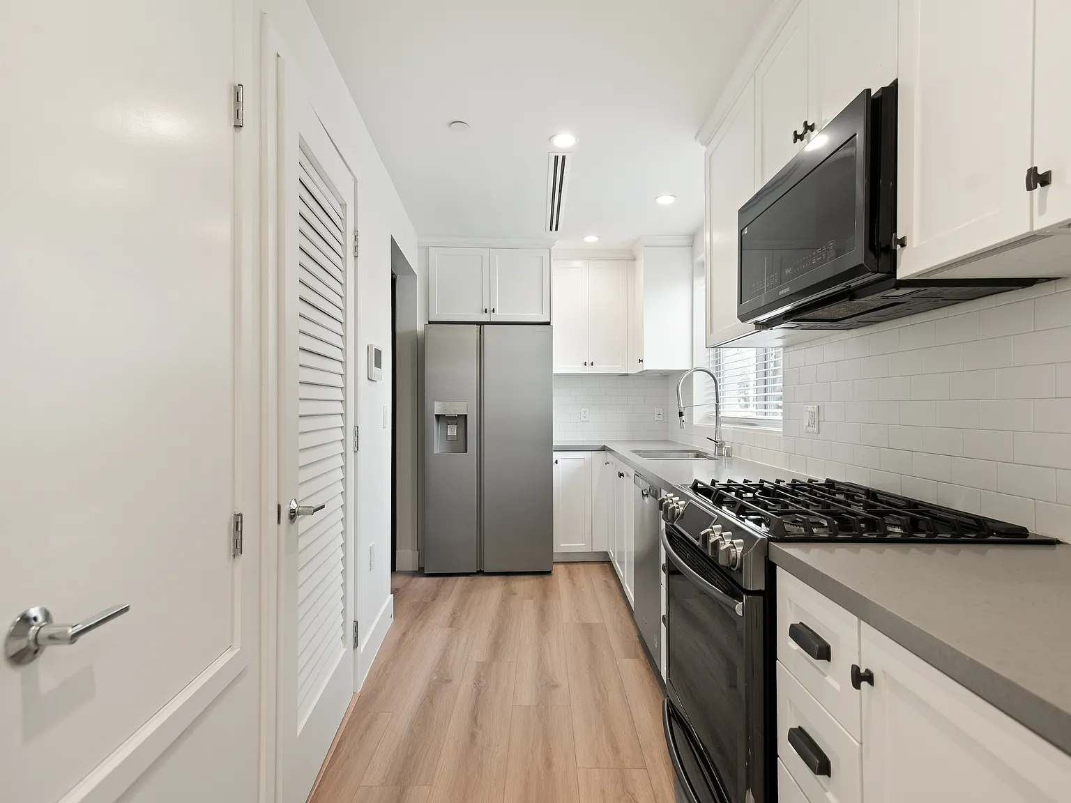 2 bed, 1200 sqft, $3,695 — Photo 2