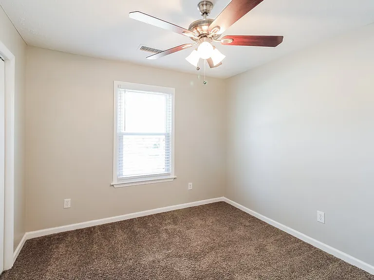 245 Heritage Cir E — Photo 13