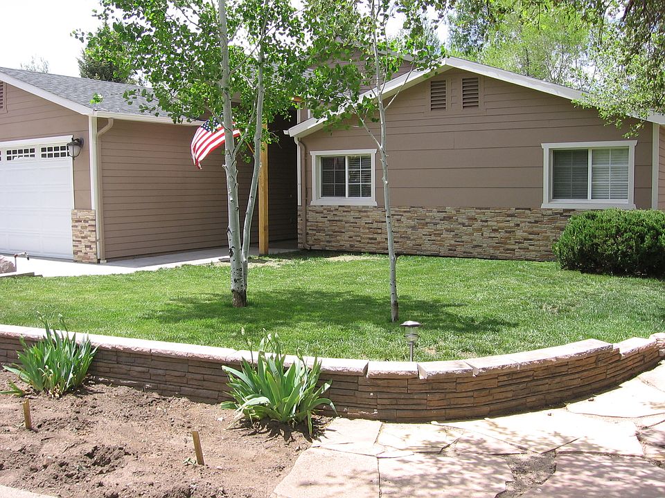 2109 N Talkington Front yard