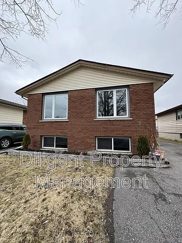 581 Barnes Cres #6 Photo 1