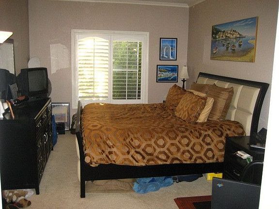 5th image of 300 N El Molino Ave Unit 202
