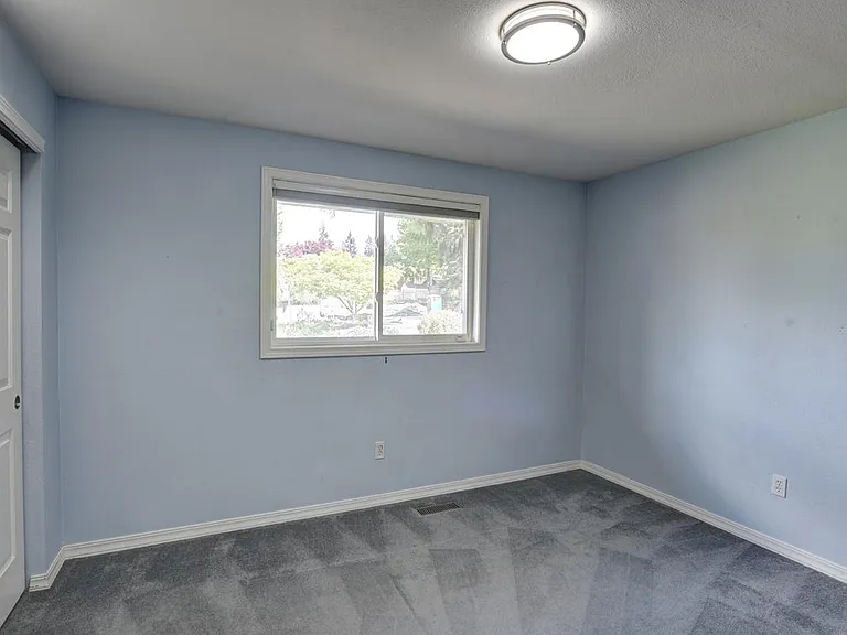 Fourth bedroom