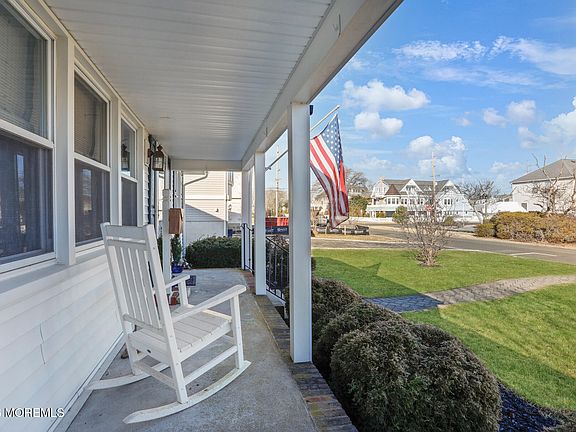 4th image of 210 Laurel Court