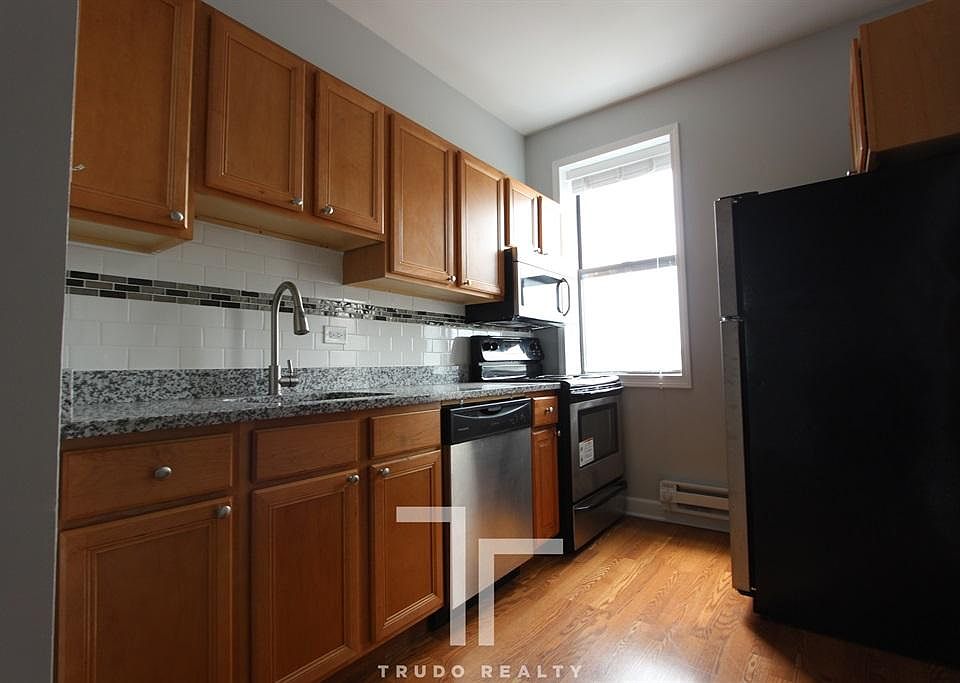 1st image of 3639 W Dickens Ave