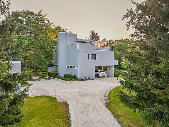 3rd image of 580 Lake Shore ROAD