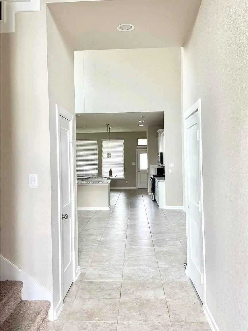4 bed, 3.0 bath, 2910 sqft, $3,200 — Photo 2