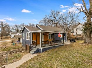 585 S Glenwood Ave, Independence, MO 64053