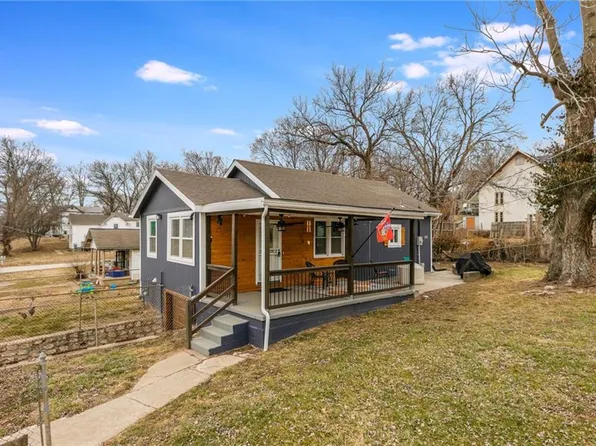 585 S Glenwood Ave, Independence, MO 64053