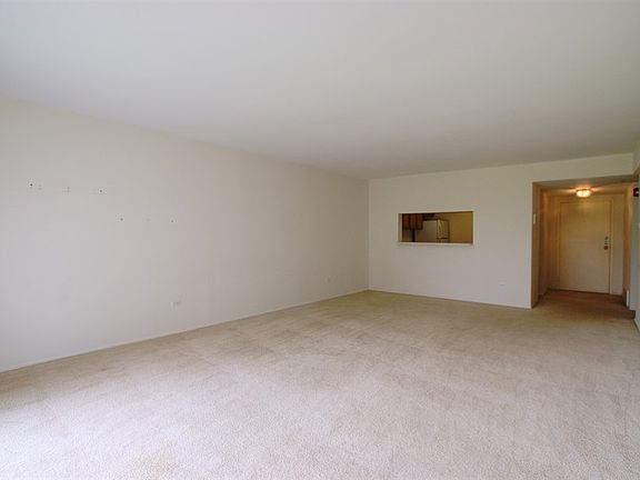 5th image of 1095 N Sterling Ave APT 117