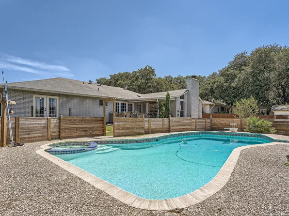 529 CRESTWAY DR, Windcrest, TX 78239