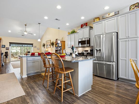 4th image of 188 Machrie Loop #A