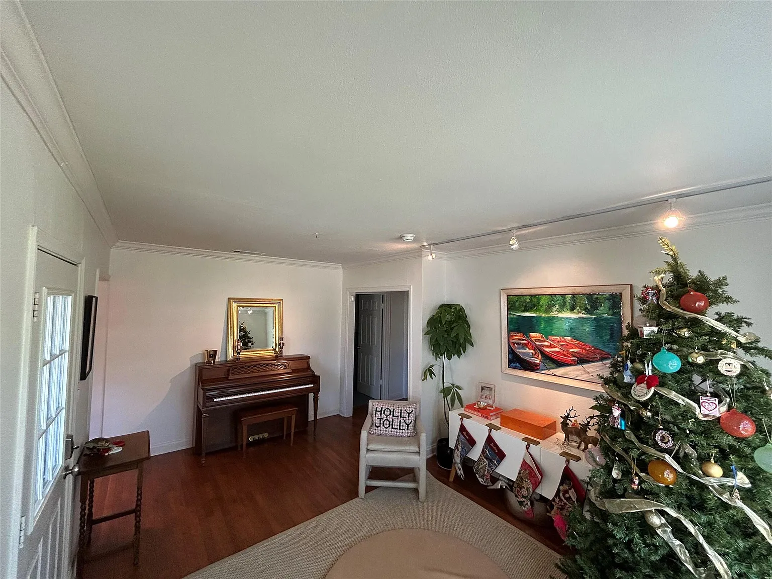 3 bed, 2.0 bath, 1452 sqft, $3,150 — Photo 4