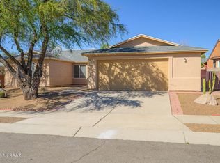10235 E Rainbow Meadow Dr, Tucson, AZ 85747