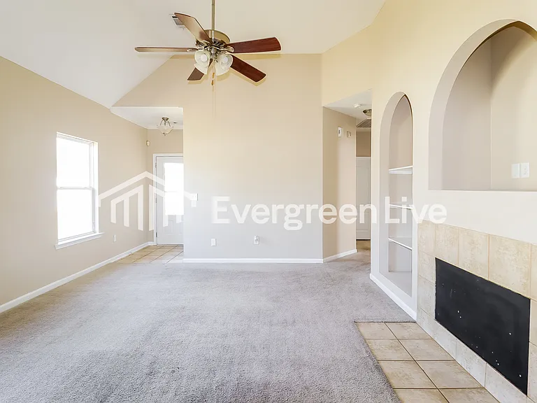 1798 Bradford Ln — Photo 5