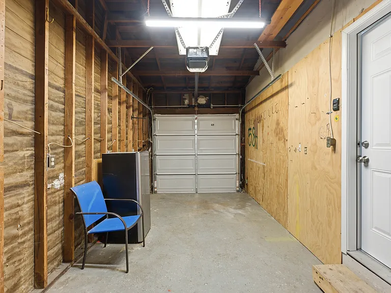 584 N 8th Ave — Photo 26