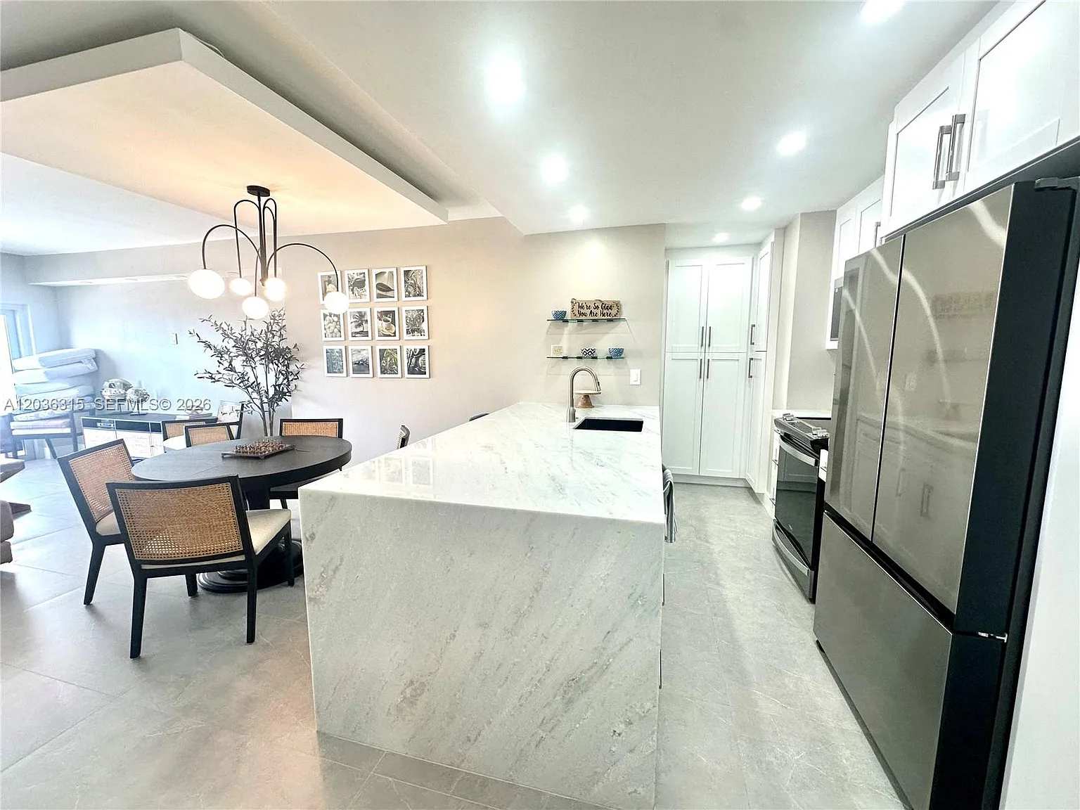 Hemispheres Condo — Photo 3
