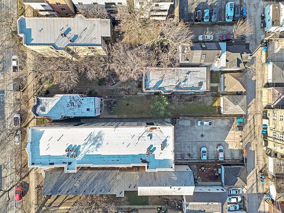 3rd image of 2049 N Kedzie Ave