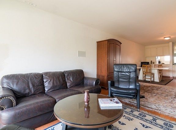 4th image of 540 Hawthorn St APT 3B