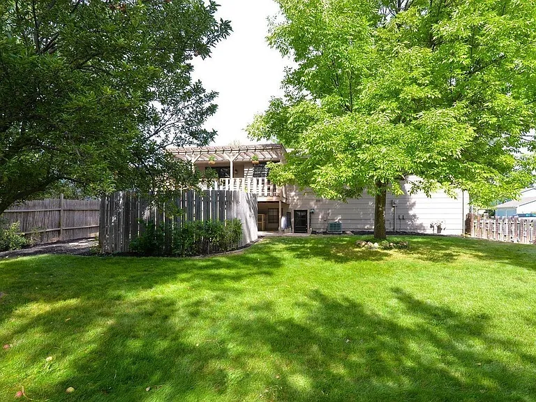 2025 Sheffield Ct — Photo 5