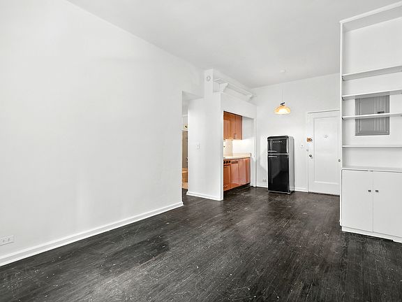 3rd image of 22 Irving Pl APT 3D