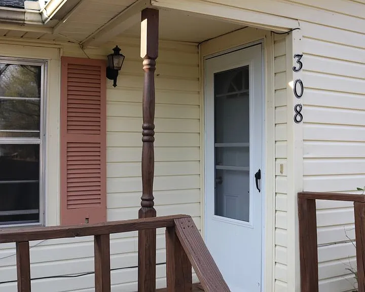 308 W Warriner Ave — Photo 3