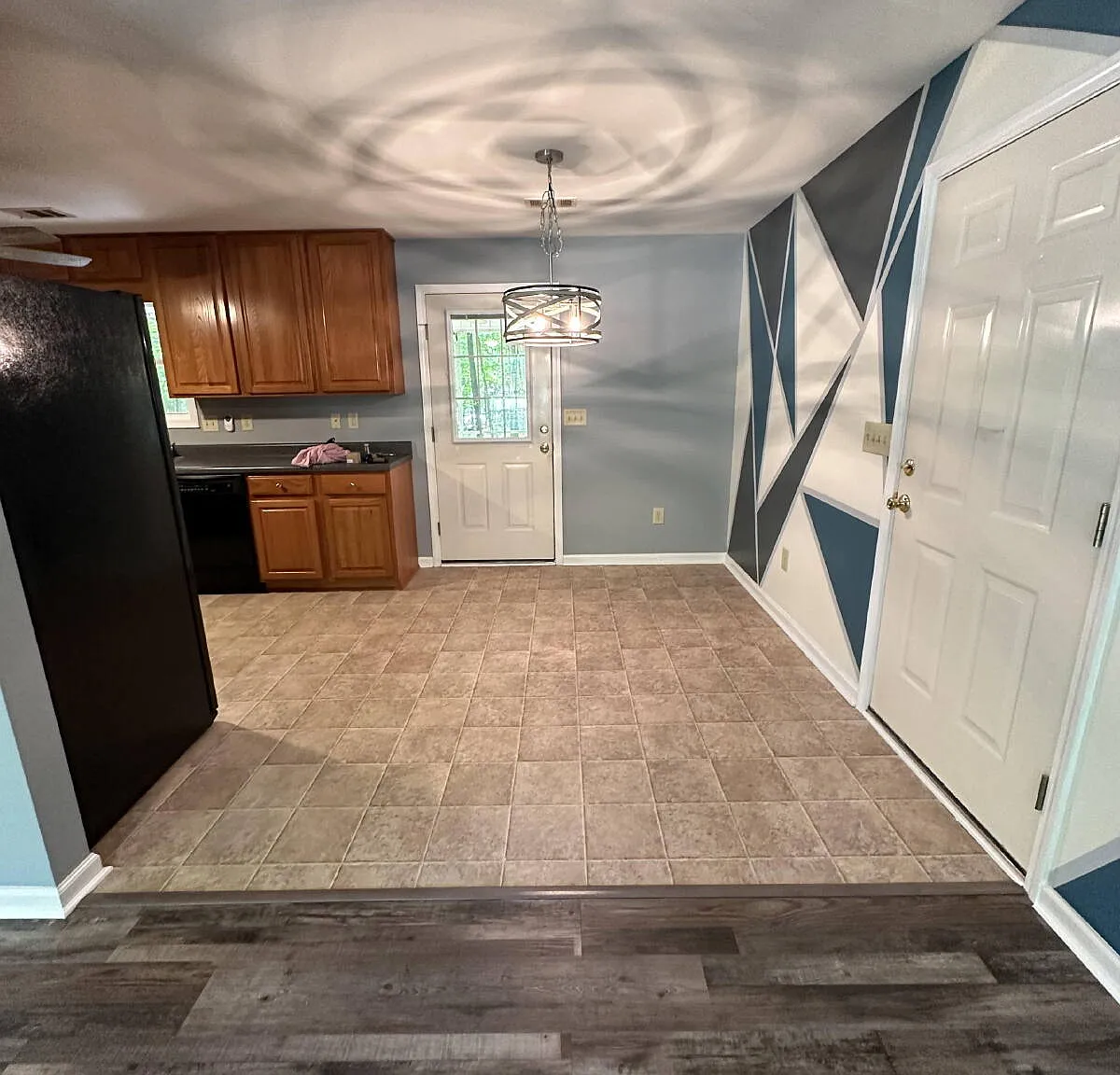 3 bed, 1.0 bath, 1056 sqft, $1,575 — Photo 3