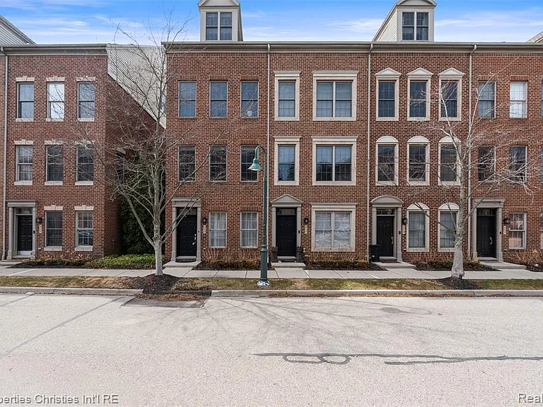 512 Graten St — Photo 9