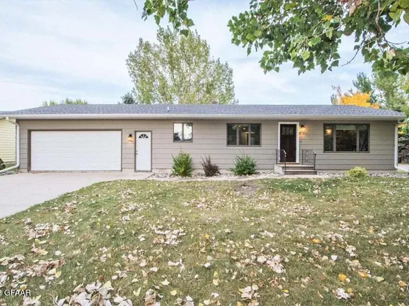 410 4th St SE, Hillsboro, ND 58045