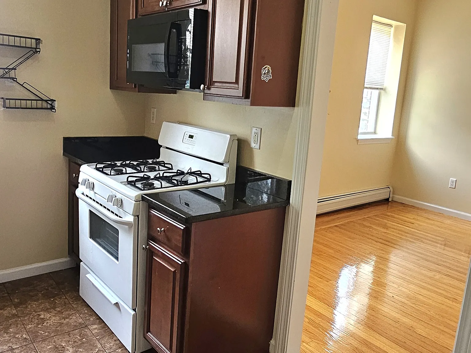 1 bed, 650 sqft, $1,350 — Photo 3