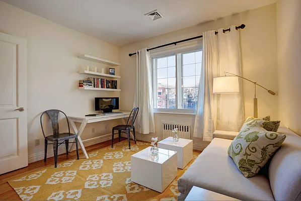 Sold by The Marketing Directors (Arias) | media 37