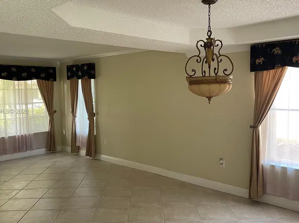 9044 SW 212th Ln, Cutler Bay, FL 33189