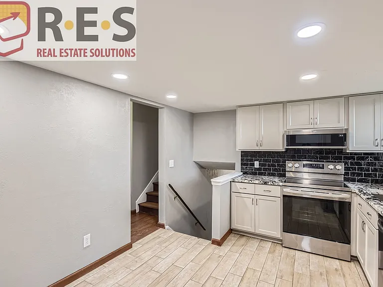 4733 S Willow St — Photo 6