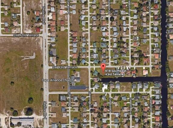 5th image of 618 SW 43rd Ter