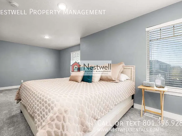 35 E Water Ln — Photo 11