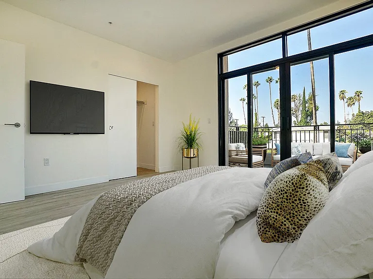Residences at Village Walk — Photo 19