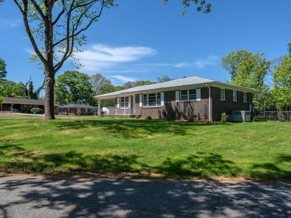 1 Pinefield Dr, Greenville, SC 29605