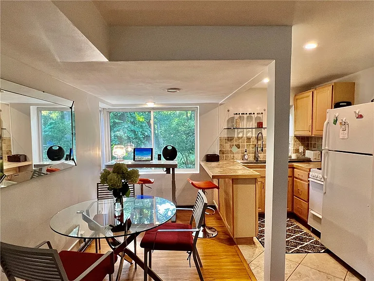 24 Menlo Pl #LOWER — Photo 7