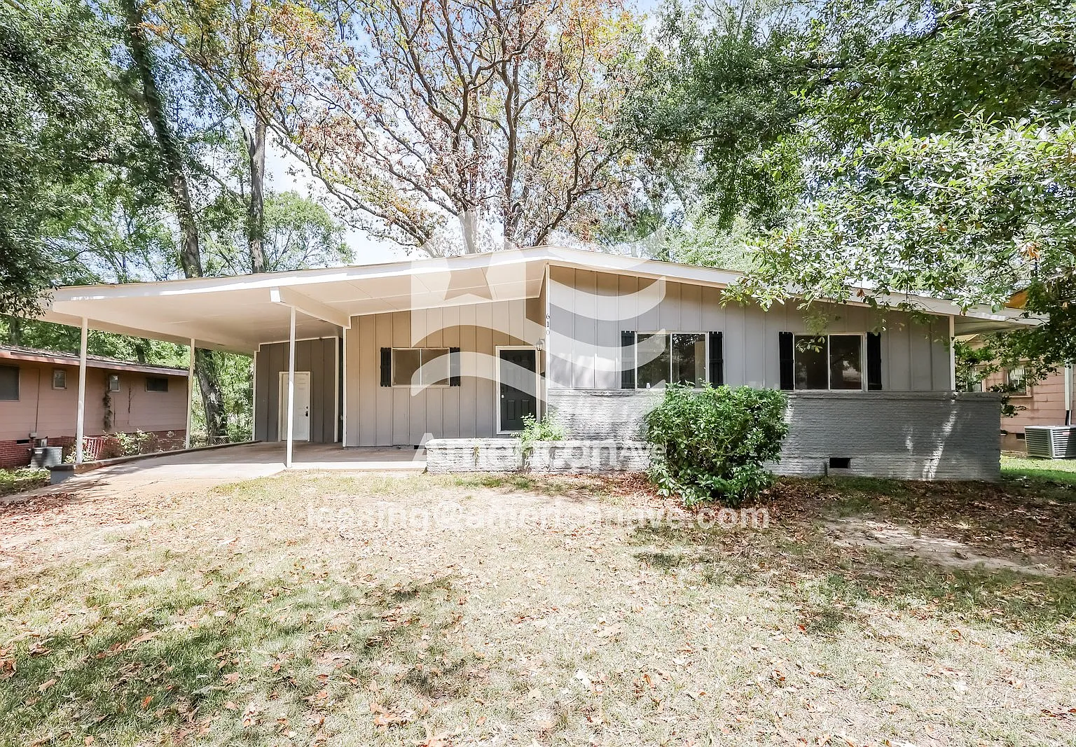 3 bed, 1.0 bath, 1148 sqft, $1,225 — Photo 1