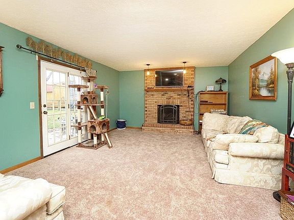 4th image of 4558 Aspen Dr