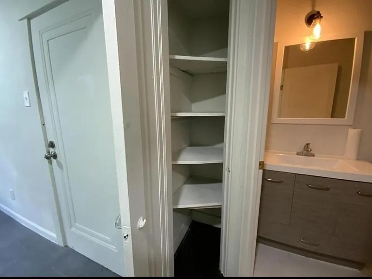 5673 Hobart St #10 — Photo 6