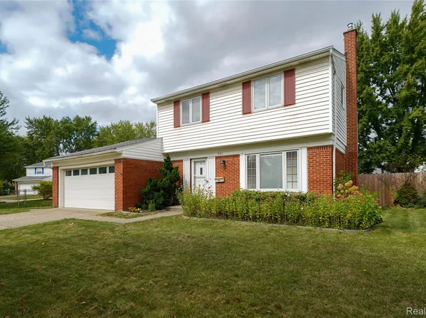 761 Tanglewood Dr, Madison Heights, MI 48071