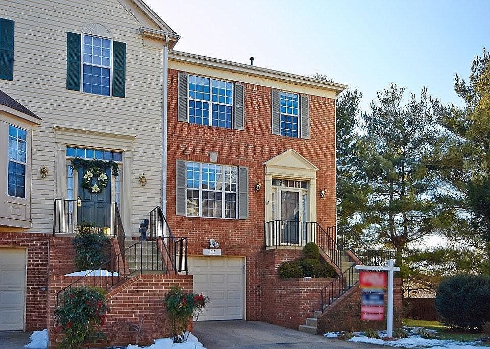1st image of 11 Vanderbilt Ct