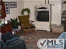 4th image of 110 N Horne St
