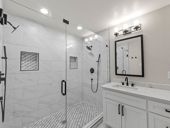 5th image of 402 Brook Glen Pl