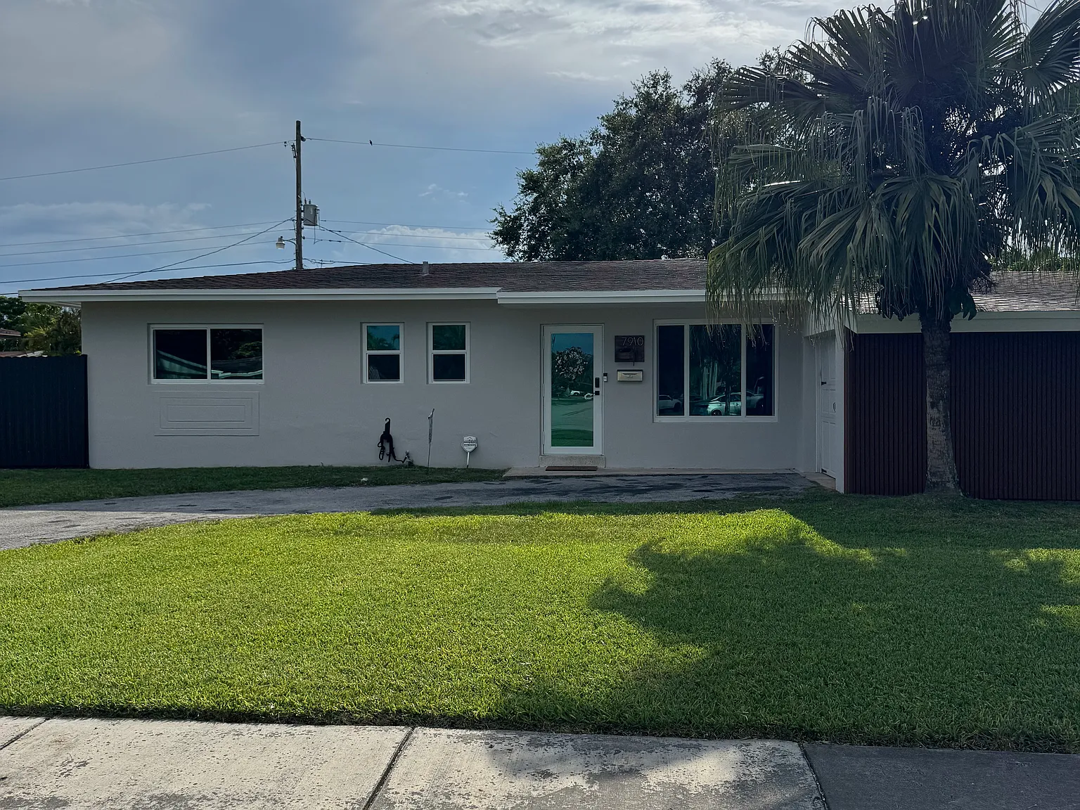 4 bed, 1.5 bath, 1336 sqft, $4,400 — Photo 2