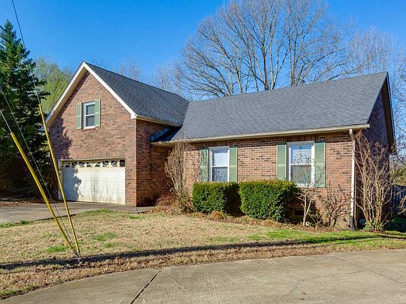 3rd image of 217 Roslyn Ct